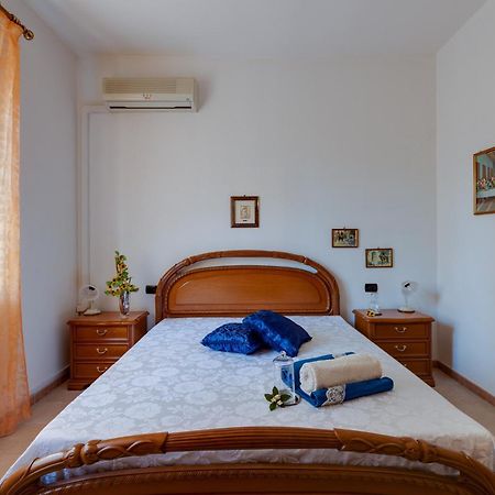Casa Vacanze Maria 博萨 外观 照片
