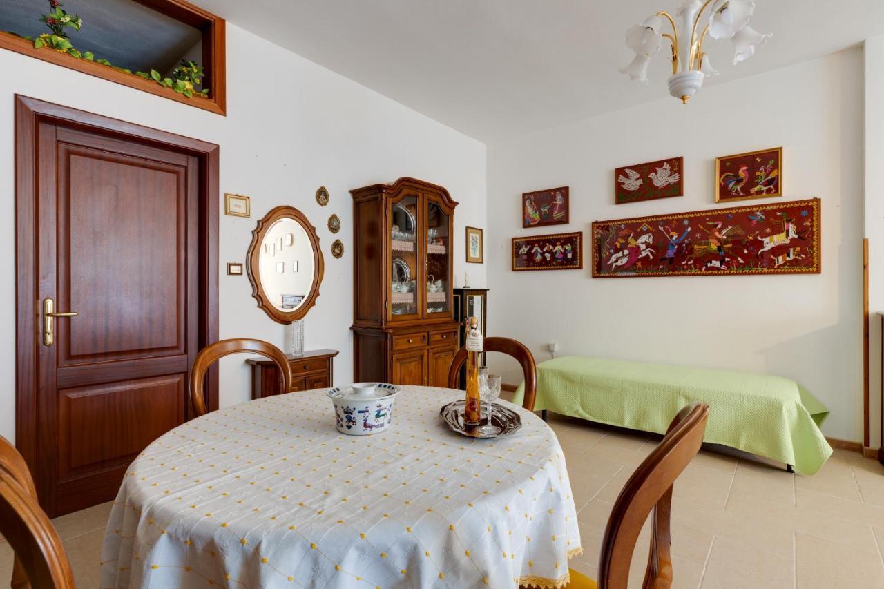 Casa Vacanze Maria 博萨 外观 照片