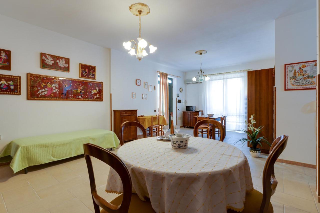 Casa Vacanze Maria 博萨 外观 照片